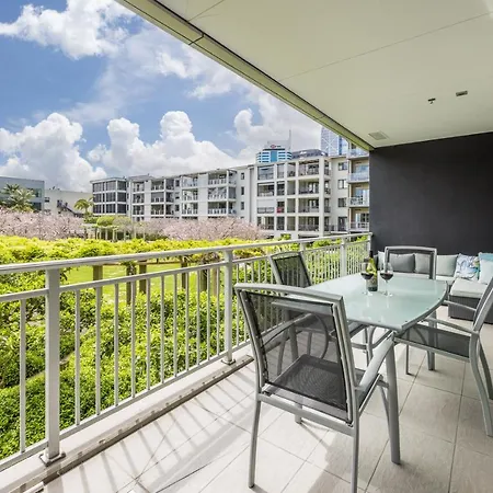 Qv Viaduct Apartment Overlooking The Parc